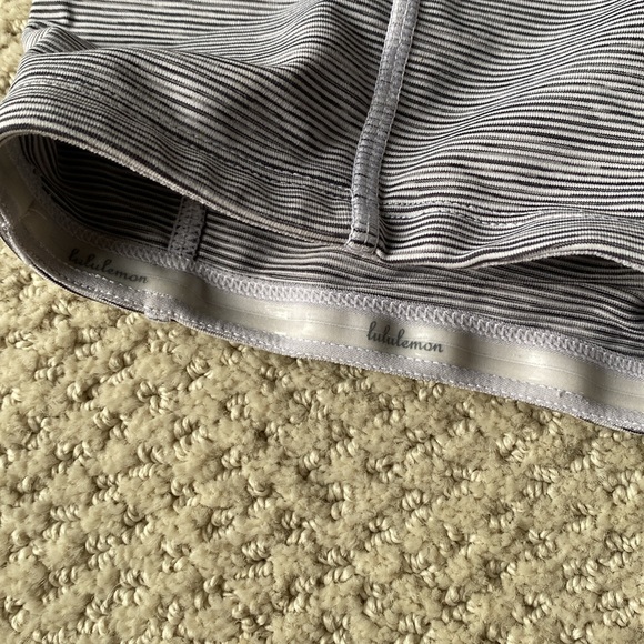 Lulu In Movement 2.5” High Rise Hidden Pocket Cascade Shorts - Runs SMALL!! - Picture 3 of 5